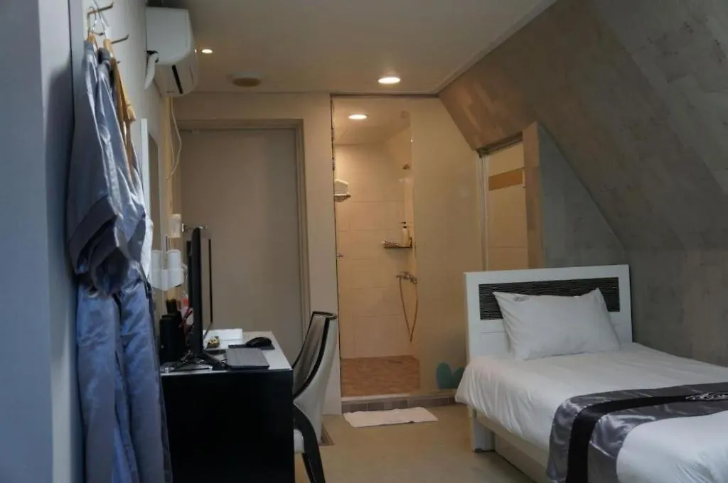 Novalus Tourist Hotel Motel